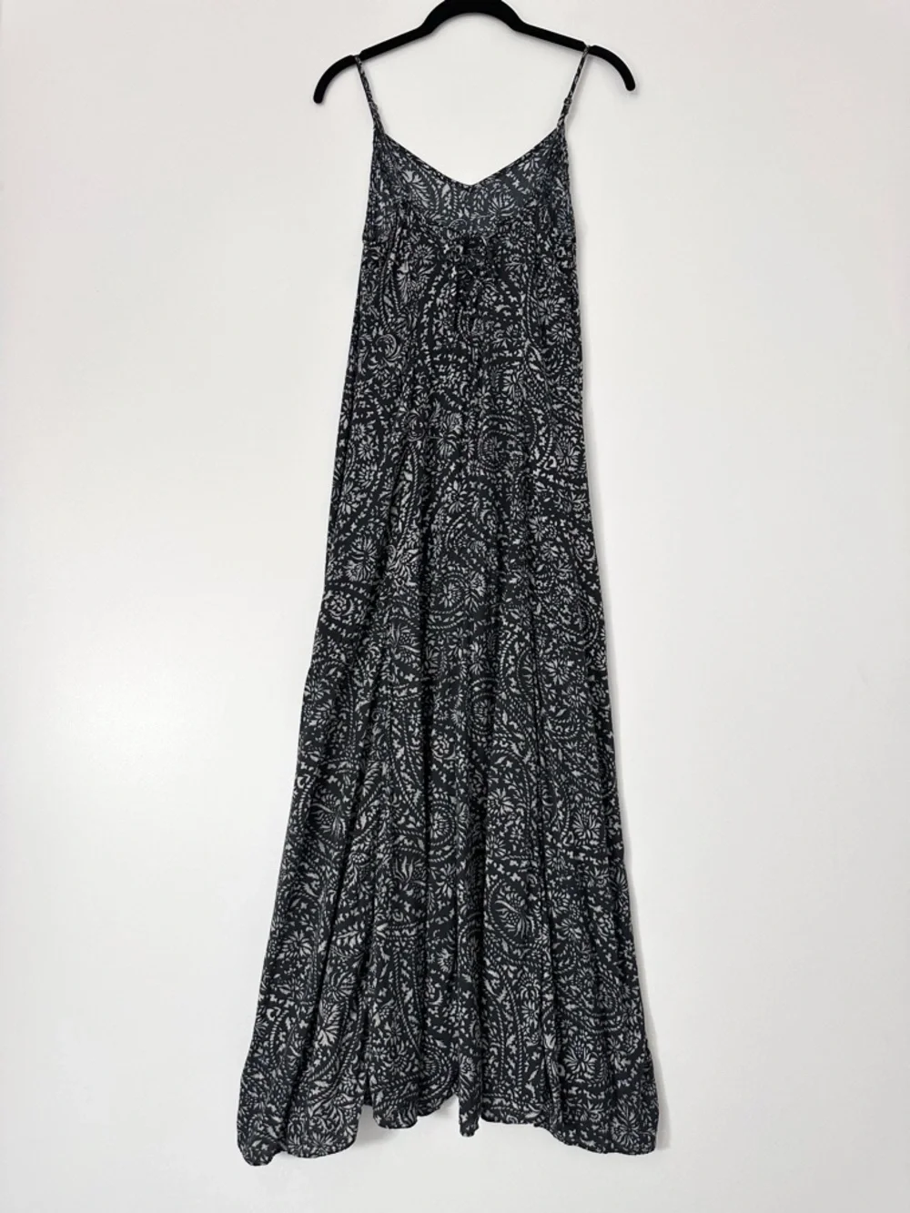 Abercrombie & Fitch V-Neck Flowy Maxi Dress